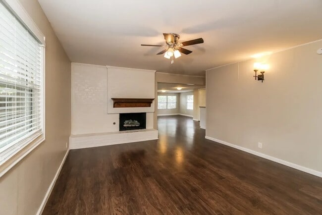 Building Photo - 920 Waterview Cir