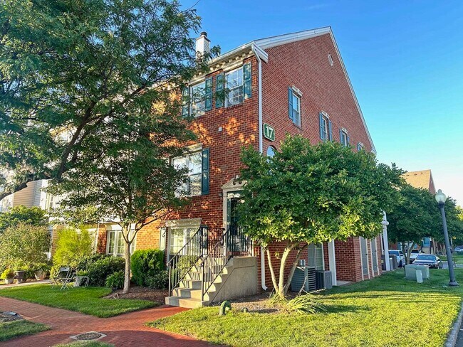 Building Photo - 127 Cherry St