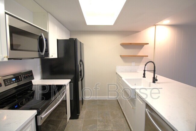 Building Photo - 6236 W Coach Royale St