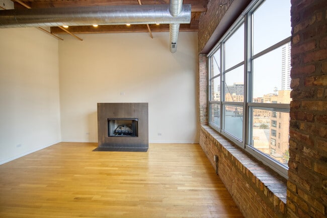 Building Photo - 333 S Desplaines St