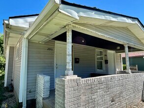 Building Photo - 2911 E Brookside Ave