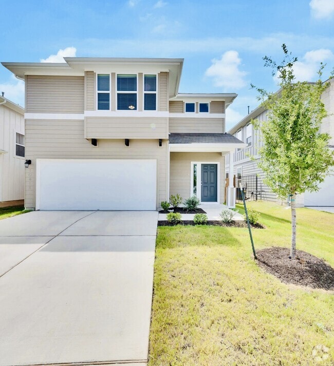 Building Photo - 10811 Sentinel Dr