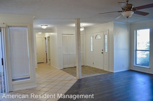 Foto del edificio - 3 br, 2 bath House - 13810 Crested Point