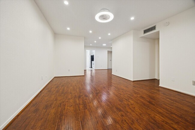 Building Photo - 2120 El Paseo St