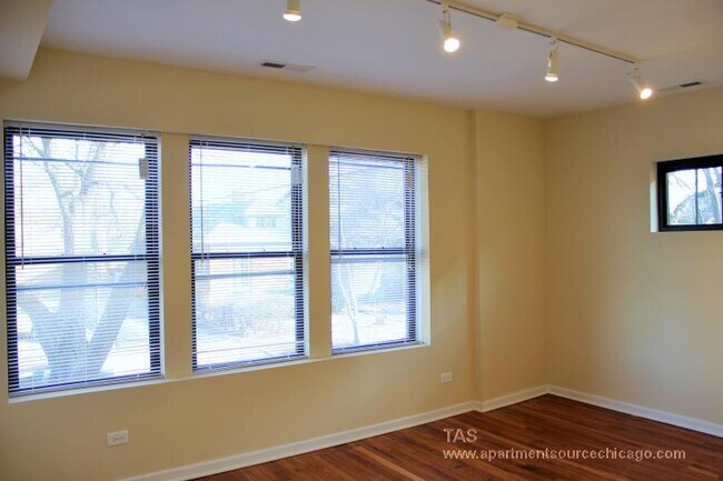 Foto del edificio - 4746 N Sacramento Ave