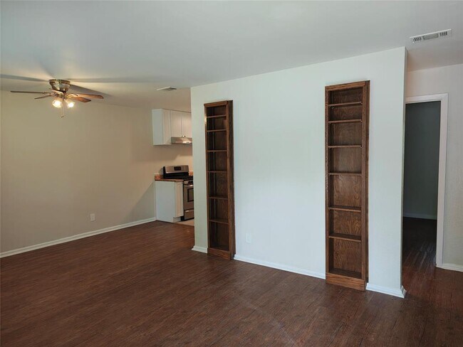 Foto del edificio - 3207 Locke Ln