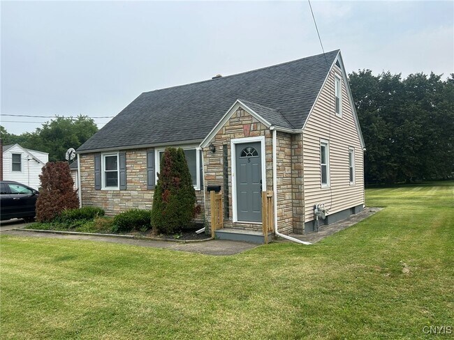 Building Photo - 5 Beechwood Rd
