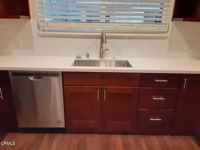 Foto del edificio - 4844 Van Noord Ave