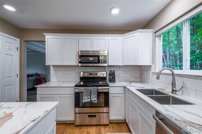 Building Photo - 1250 Walloon Way