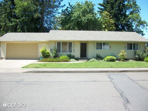 Primary Photo - 933 SE Villard St
