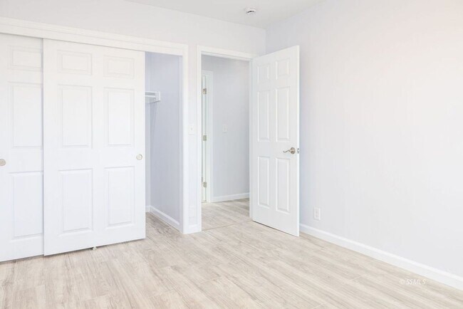 Building Photo - Beautiful fully remodeled 3 bedroom