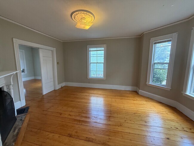 Foto del edificio - 55 Rindge Ave