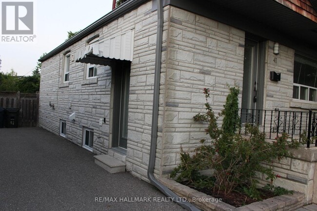 Building Photo - 41 Treeview Dr