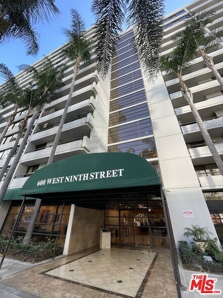 Foto del edificio - 600 W 9th St