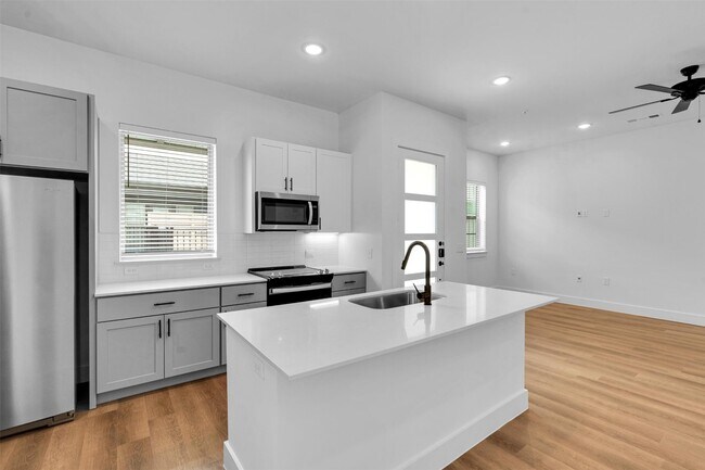 Building Photo - 1434B Forward Dr