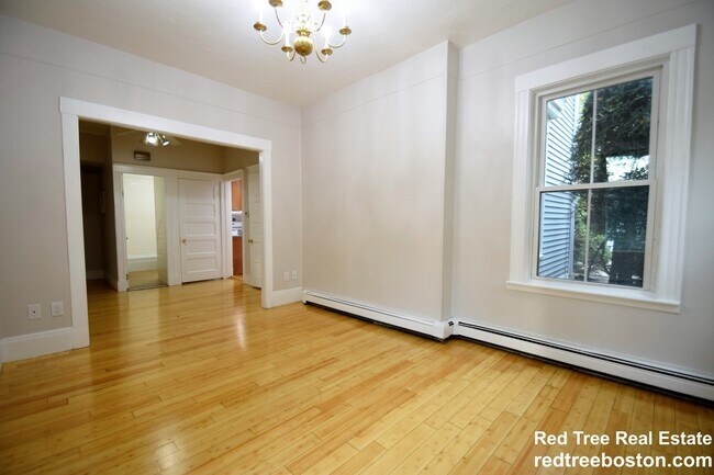 Building Photo - 24 St James St