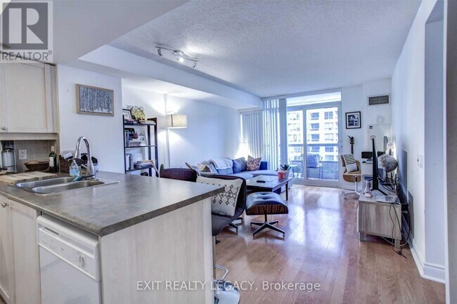 Photo du bâtiment - 5-15 Northtown Way