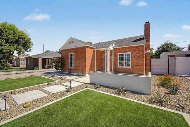 Foto del edificio - 311 West Campbell Ave