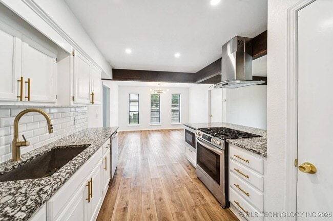 Building Photo - 6947 S 30th W Ave