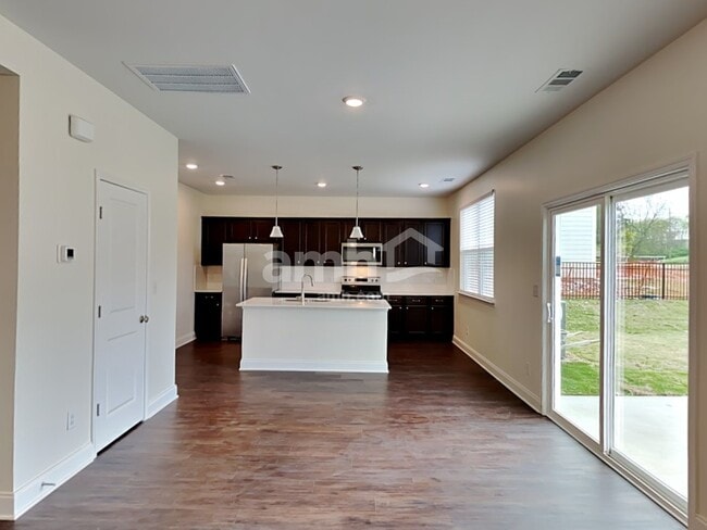 Building Photo - 2104 Williamshire Lane