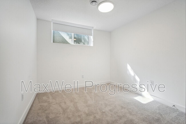 Building Photo - 9115-9165 65 Ave NW