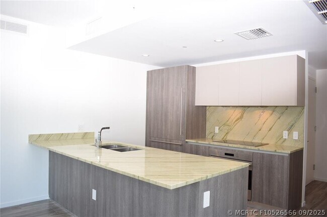 Building Photo - 801 S Miami Ave
