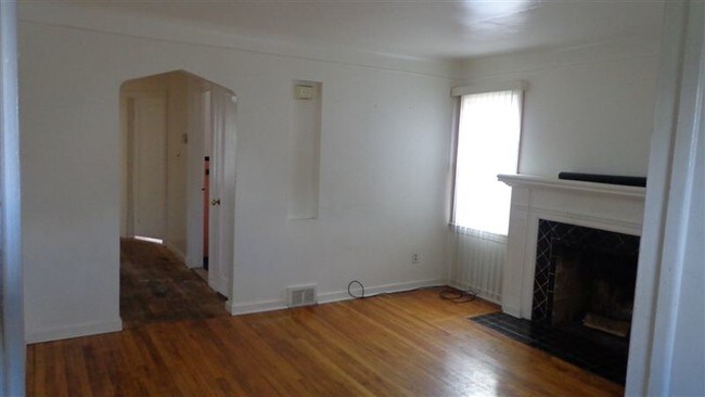 Building Photo - 15042 Novara St