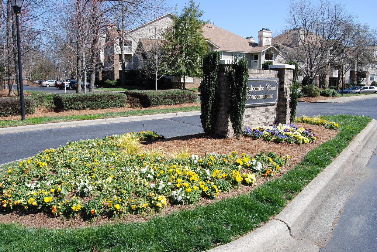 Foto principal - 5011 Sharon Rd