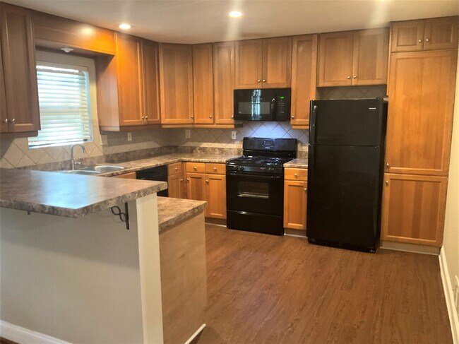 Building Photo - 4998 Sunshine Ct NW