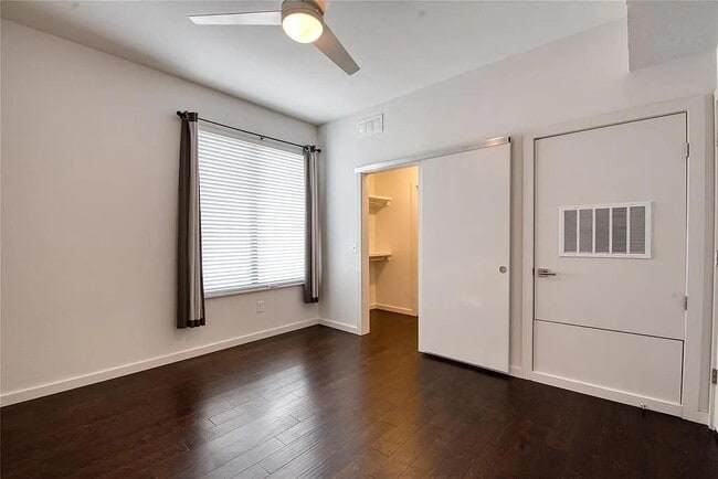 Building Photo - 627 Couch Dr