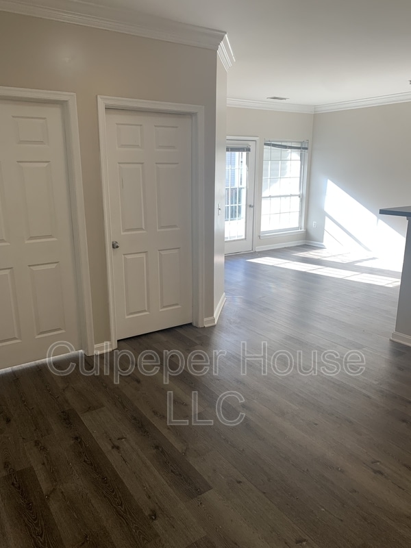 Photo - 4860 Eisenhower Ave Apartment