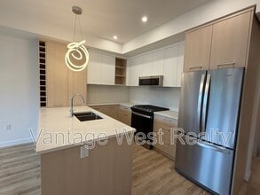 Building Photo - 630-630 Boynton Pl