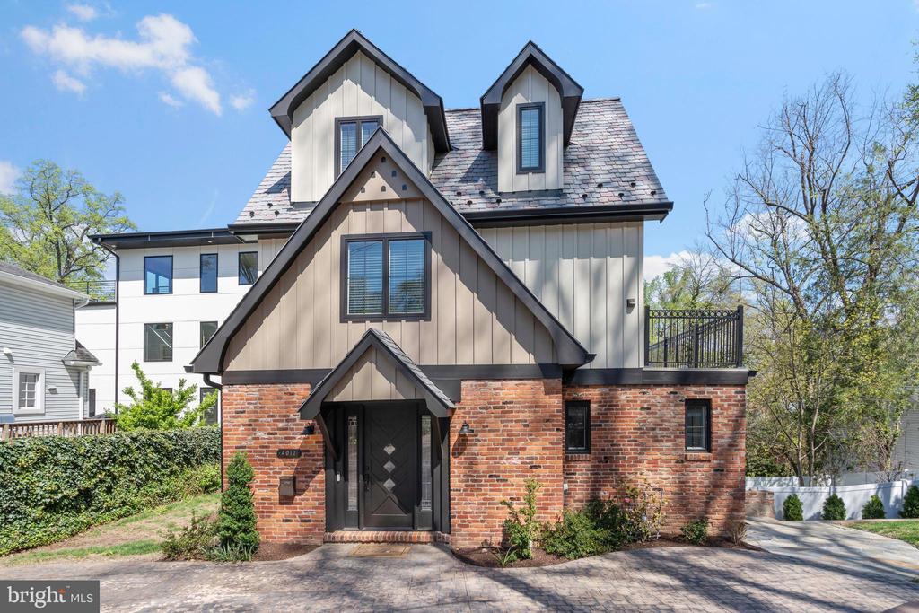 Foto principal - 4017 22nd St N
