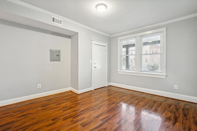 Foto del edificio - 1712 West Virginia Ave NE