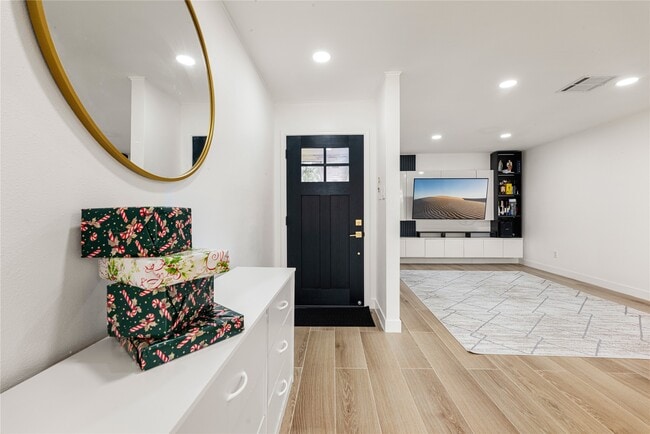 Building Photo - 3410 Tanglewilde St