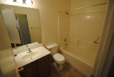 Building Photo - 907 W St Kateri Ave