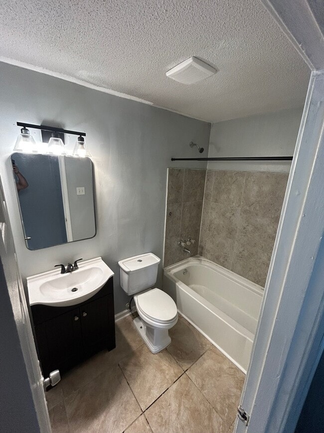 Foto del edificio - 5222 Longbranch Dr