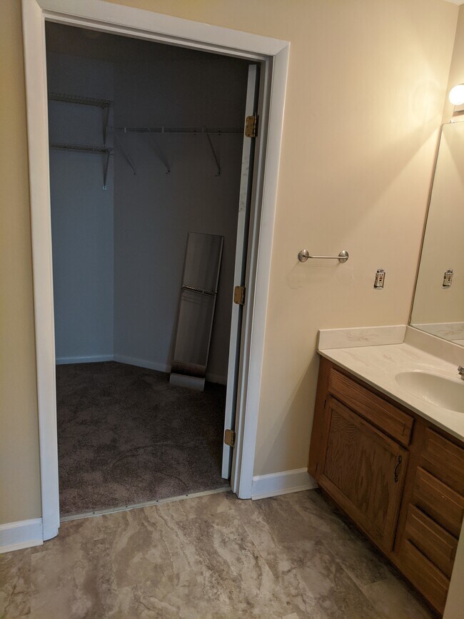 Foto del edificio - 3355 Lindsay Ln