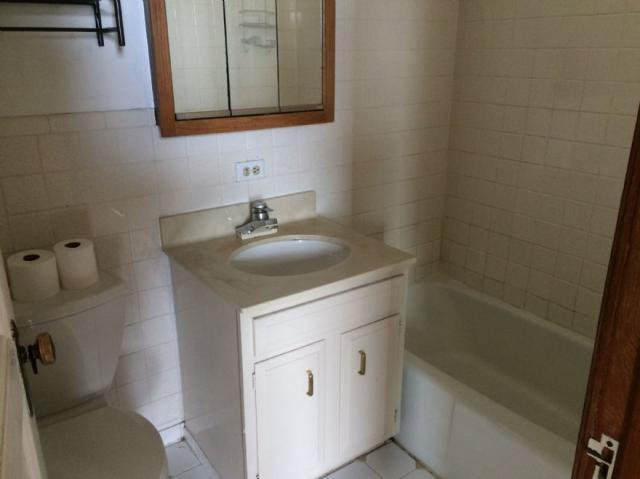Building Photo - 2 bedroom in Chicago IL 60657