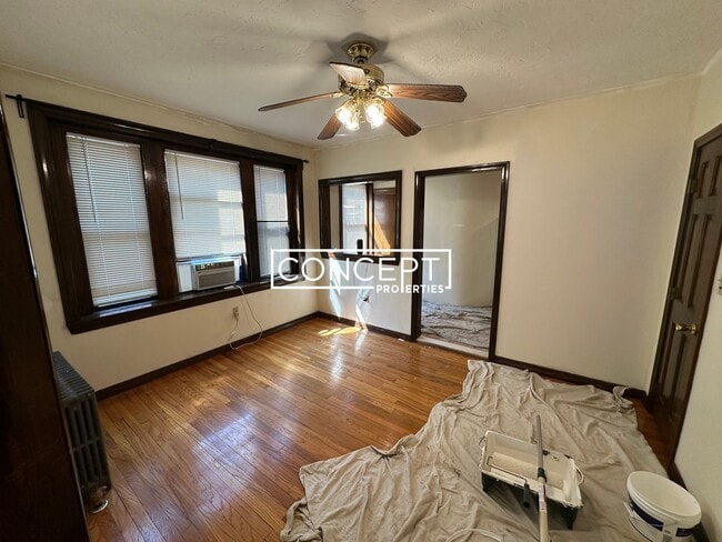 Building Photo - 240 Kelton St