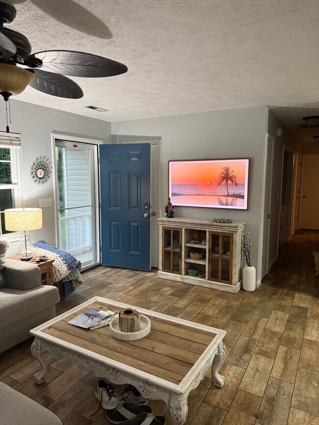 Sala de estar - 7217 Quail Woods Rd