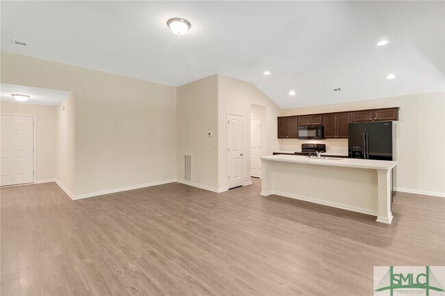 Building Photo - 532 Cade Ave