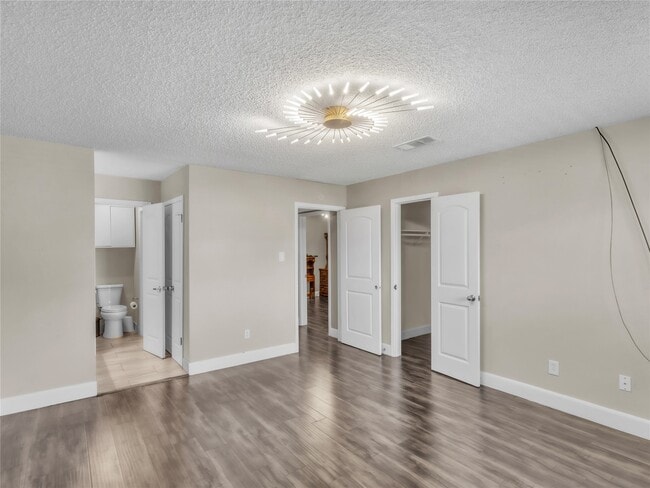 Building Photo - 7044 S Dairy Ashford Rd