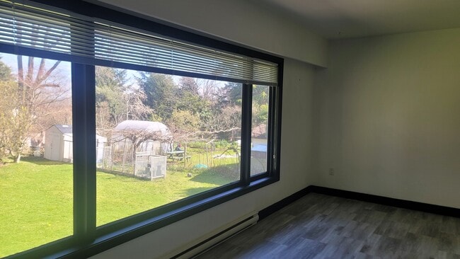 Building Photo - 1840 Grandview Dr