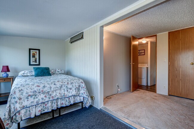 Foto del edificio - 2477 River Trail Rd