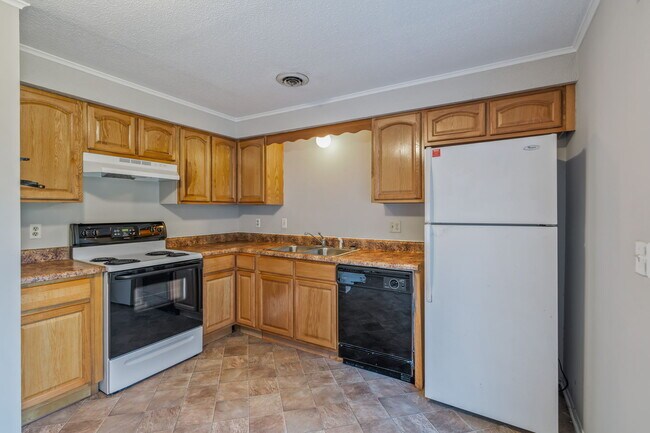 Building Photo - 302 Wakefield Rd