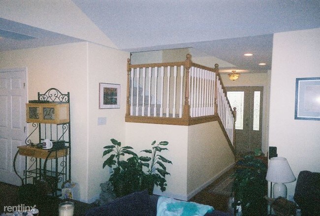 Building Photo - 3 br, 2 bath House - 26 BLACKPOOL RD