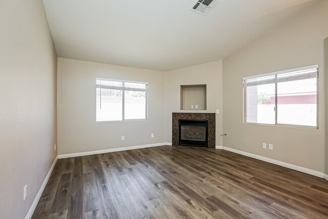 Foto del edificio - 504 Stonehurst Dr
