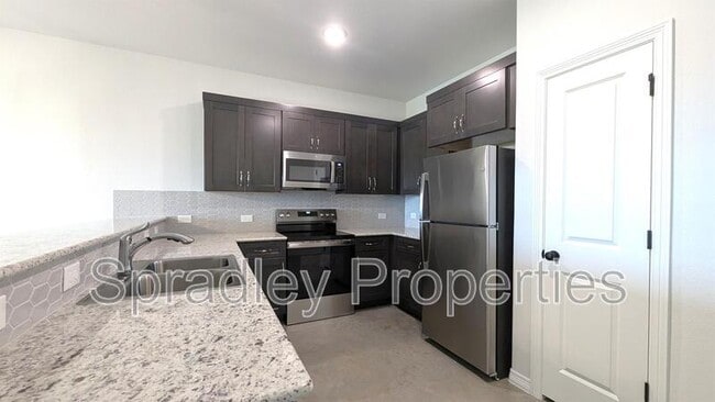 Building Photo - 305 Juniper Dr