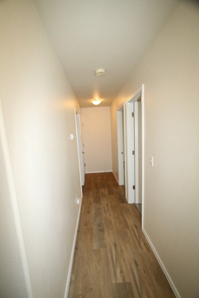 Building Photo - 3 Bedroom Eagle River Townhouse!